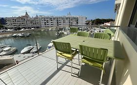 Precioso Piso Con Vista Al Canal Y Piscina En Roses